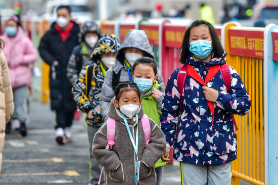 多地发“学位预警”,二孩“入学潮”只是表面原因